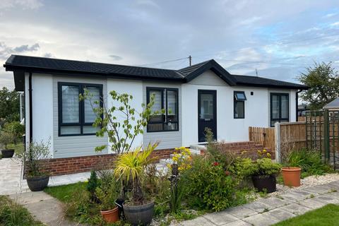 Abridge, Essex, RM4 2 bed park home for sale