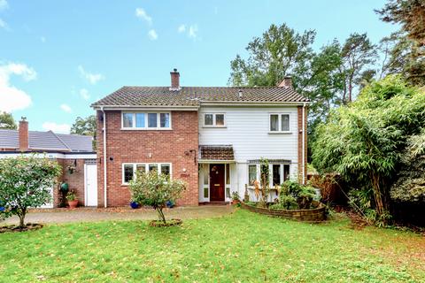 The Crescent, Farnborough, Hampshire... 4 bed detached house for sale