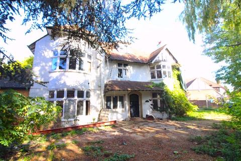 6 bedroom detached house for sale