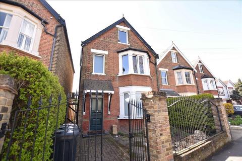 Hanworth Road, Feltham, Middlesex, TW13 3 bed flat for sale