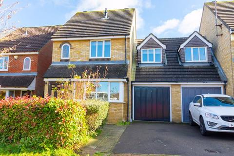 Clayton Mead, Godstone 3 bed link detached house for sale