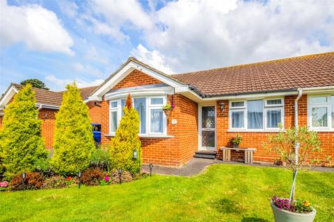 Havelock Way, Highcliffe, Dorset, BH23 2 bed bungalow for sale