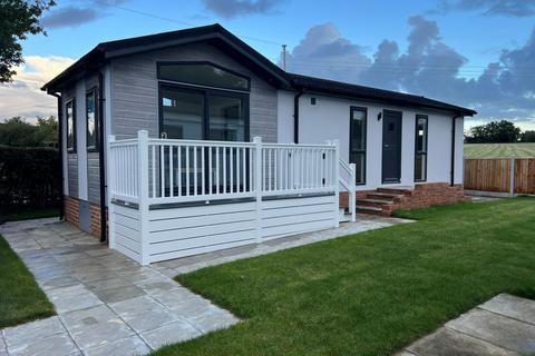 Abridge Park London Road, Romford RM4 2 bed park home for sale