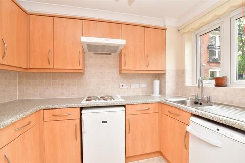 Massetts Road, Horley, Surrey 1 bed ground floor flat for sale