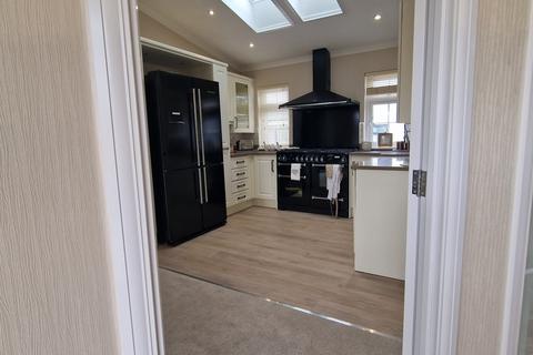 Bromyard, Herefordshire, HR7 2 bed park home for sale