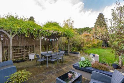 Bournehall Avenue, Bushey 3 bed detached house for sale