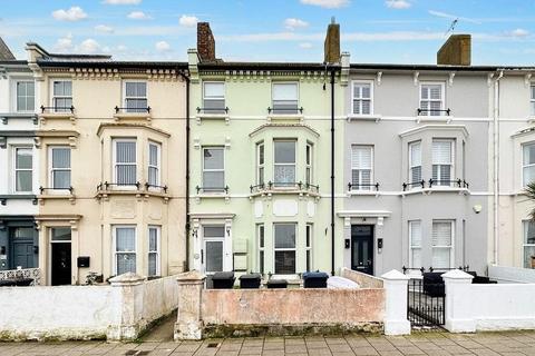 Central Parade, Herne Bay, CT6 5JJ 1 bed flat for sale