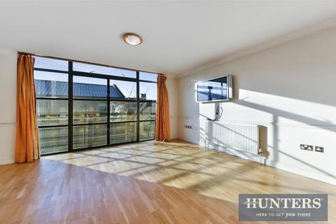 Town Meadow, Brentford, TW8 1 bed apartment for sale