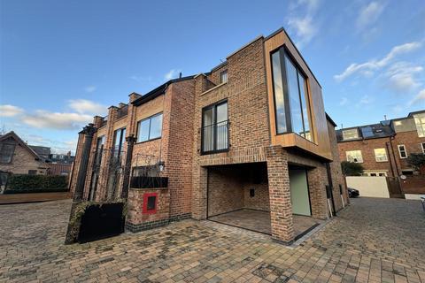 5 Marygate Mews, Bootham, York, YO30 7EN 2 bed townhouse for sale