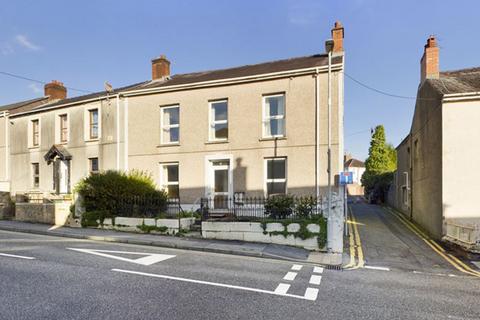 4 bedroom end of terrace house for sale