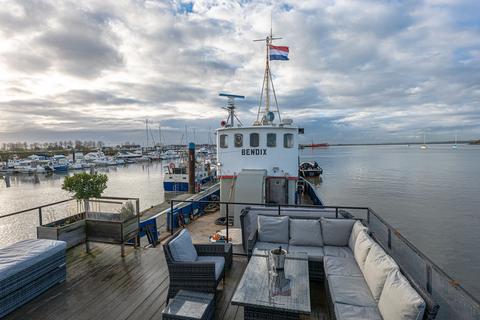 3 bedroom house boat for sale