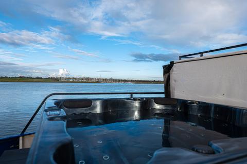 M V Bendix, Rochford, SS4 3 bed houseboat for sale