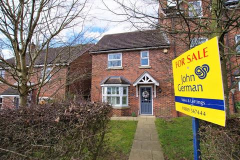 Red Gables Court, Leigh 3 bed semi