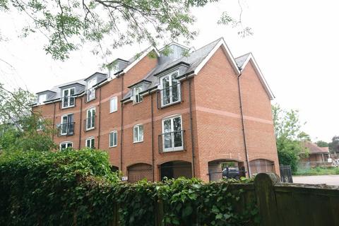 Edenbridge, Kent, TN8 2 bed flat for sale