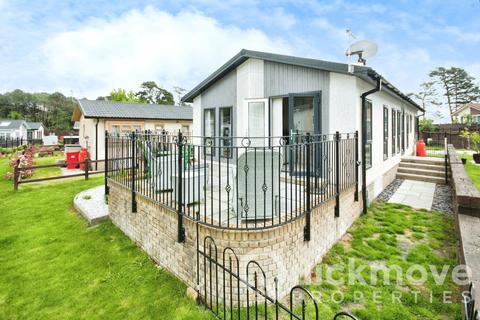 Silver Mists Park, St Leonards... 2 bed park home for sale