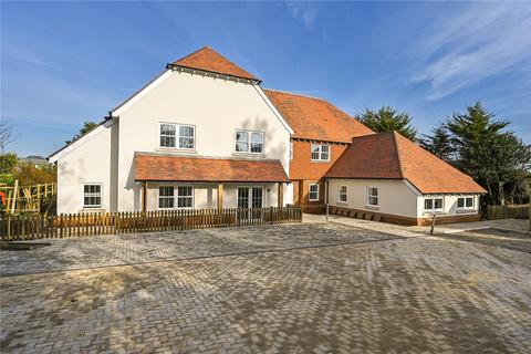 School Road, Saltwood, Hythe, Kent, CT21 2 bed apartment for sale