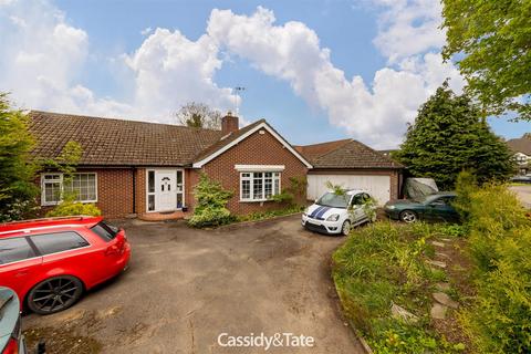 Harpenden Road, Wheathampstead 3 bed detached bungalow for sale