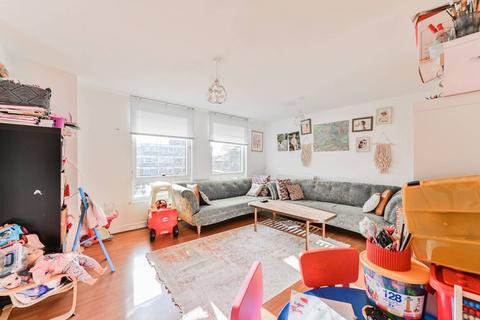 Winkfield Road, Wood Green, London, N22 2 bed flat for sale