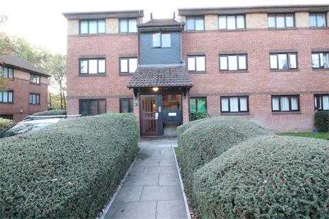 Pavilion Way, Middlesex, Edgware 2 bed flat for sale