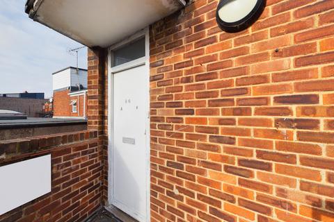 Station Road, Addlestone, Surrey, KT15 2 bed apartment for sale