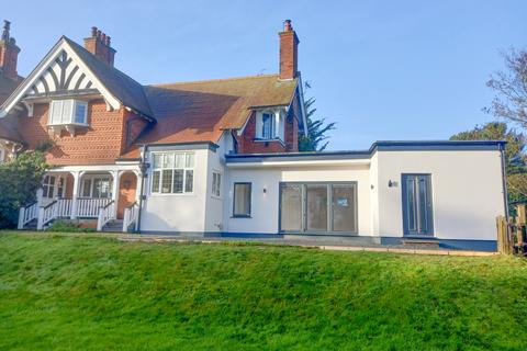 5 bedroom semi-detached house for sale