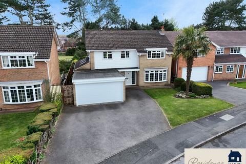 The Yews, Oadby, LE2 4 bed detached house for sale