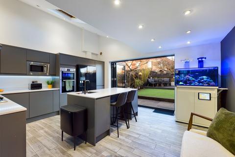 5 bedroom terraced house for sale