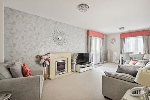 Moorfield Road, Denham, Uxbridge 1 bed apartment for sale