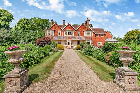 Blackberry Lane, Lingfield, Surrey, RH7 7 bed detached house for sale