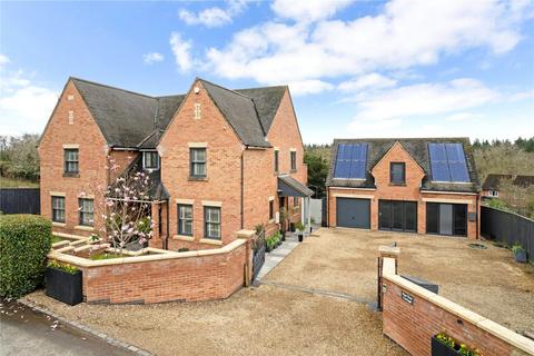 6 bedroom detached house for sale