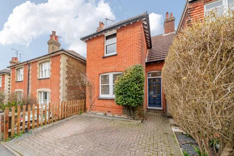 Addison Road, Guildford, Surrey, GU1 2 bed semi