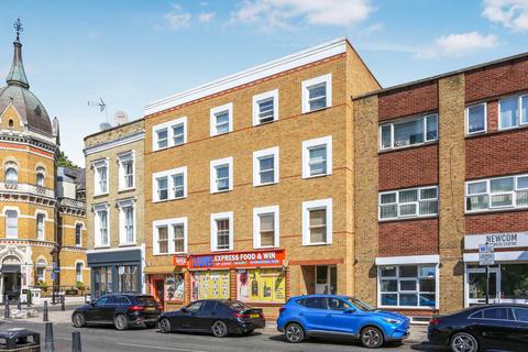 Poplar High Street, Poplar, E14 1 bed apartment for sale