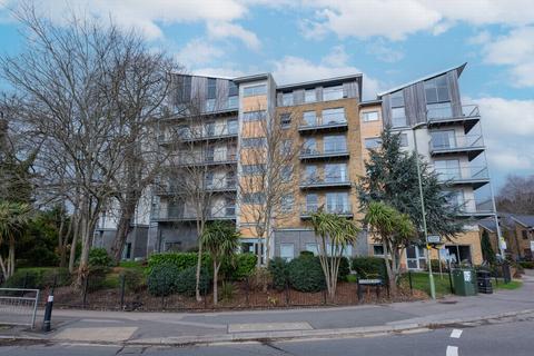 Coombe Way, Farnborough, GU14 7GD 2 bed flat for sale