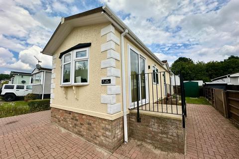 Woodbine Close, Waltham Abbey 2 bed mobile home for sale