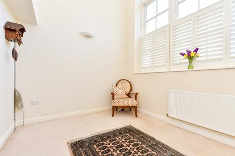 Old School Close, Redhill, Surrey 1 bed ground floor flat for sale