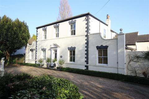 6 bedroom detached house for sale