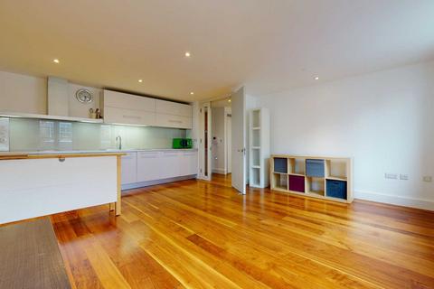 BROMELLS ROAD, CLAPHAM COMMON SW4 1 bed flat for sale