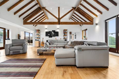 5 bedroom semi-detached house for sale