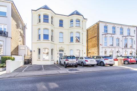 24 Granville Road, Broadstairs, CT10 1 bed flat for sale