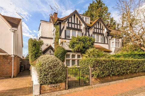 Akehurst Street, London 3 bed flat for sale