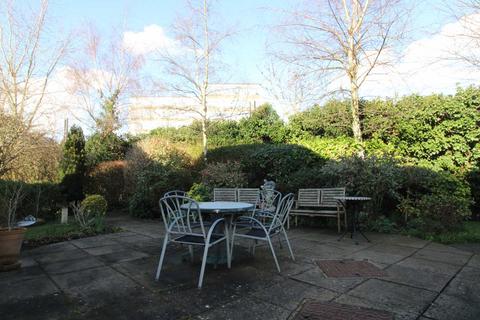 Potters Court, Potters Bar 1 bed apartment for sale