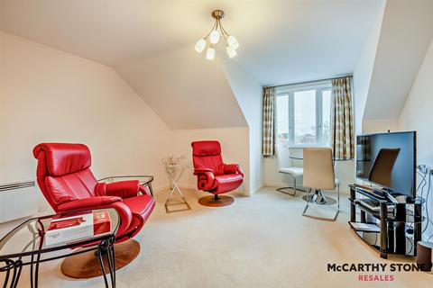 Farringford Court, Avenue Road... 2 bed apartment for sale