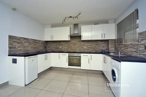 The Avenue, Worcester Park, Surrey, KT4 2 bed apartment for sale