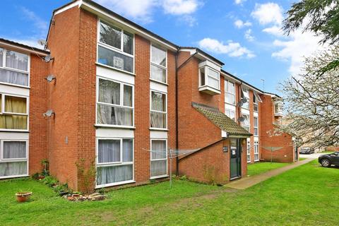 Trotwood, Chigwell, Essex 2 bed flat for sale