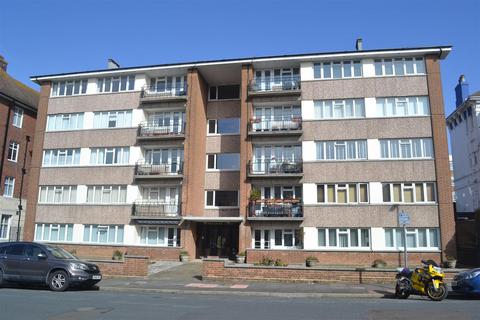 3 bedroom flat for sale