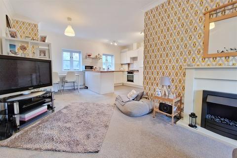 Bridport 2 bed flat for sale