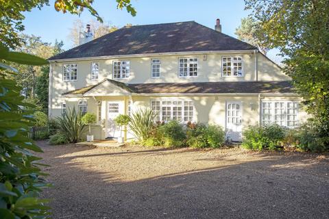 6 bedroom detached house for sale