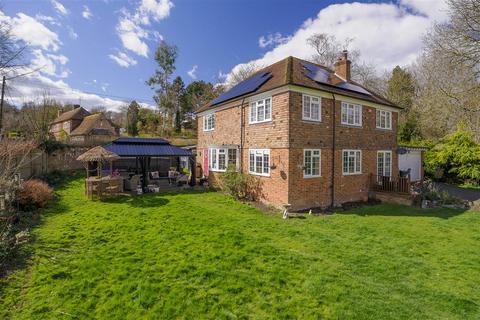 Hunters Way, Denwood Street, Crundale 4 bed detached house for sale