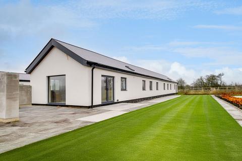 2 The Cobblestones, New Barns Lane... 3 bed semi