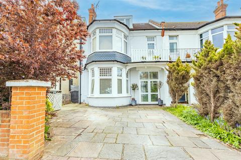 5 bedroom semi-detached house for sale